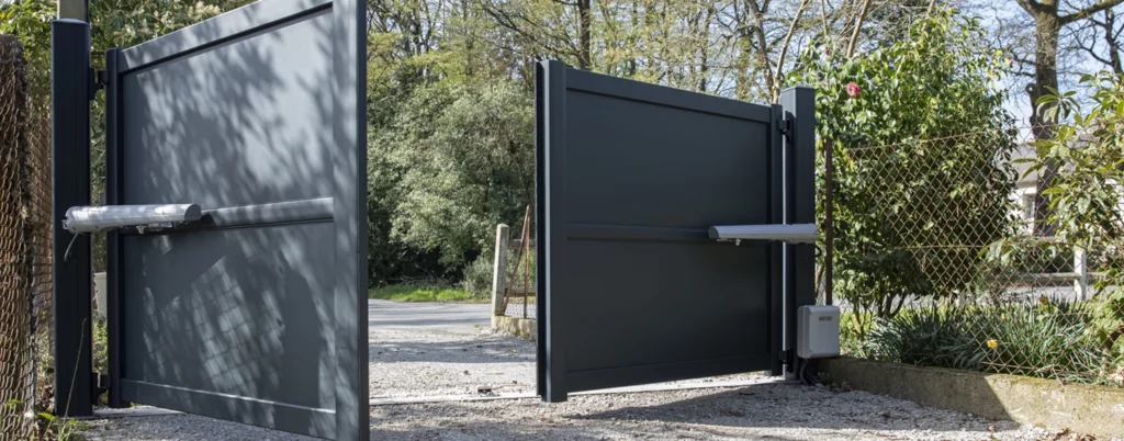 Portail électrique à battants